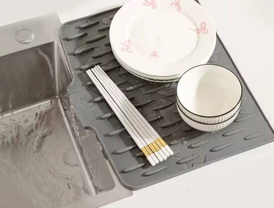 Universalus sulankstomas virtuvinis kilimėlis