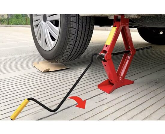 Universalus elektrinis automobilio kėliklis