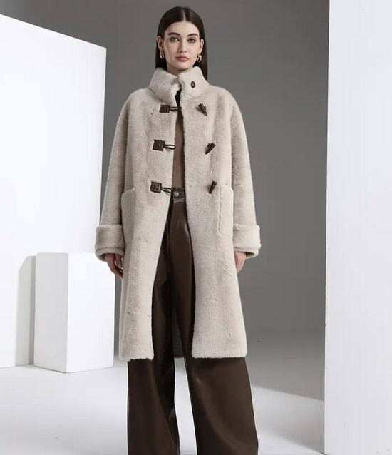 Universalus stilingas žieminis paltas