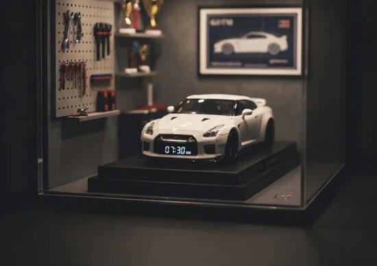 Universalus Stalo Žadintuvas „Mašina“